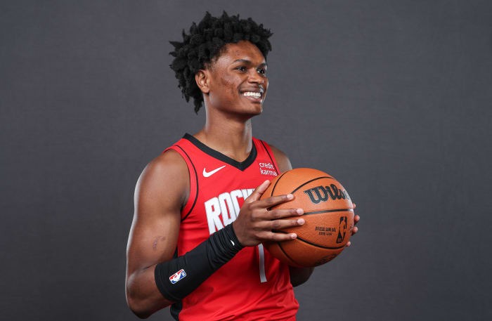 Rockets forward Amen Thompson (1) poses for a picture at Rockets media day at Toyota Center. Mandatory Credit: Troy Taormina-USA TODAY Sports